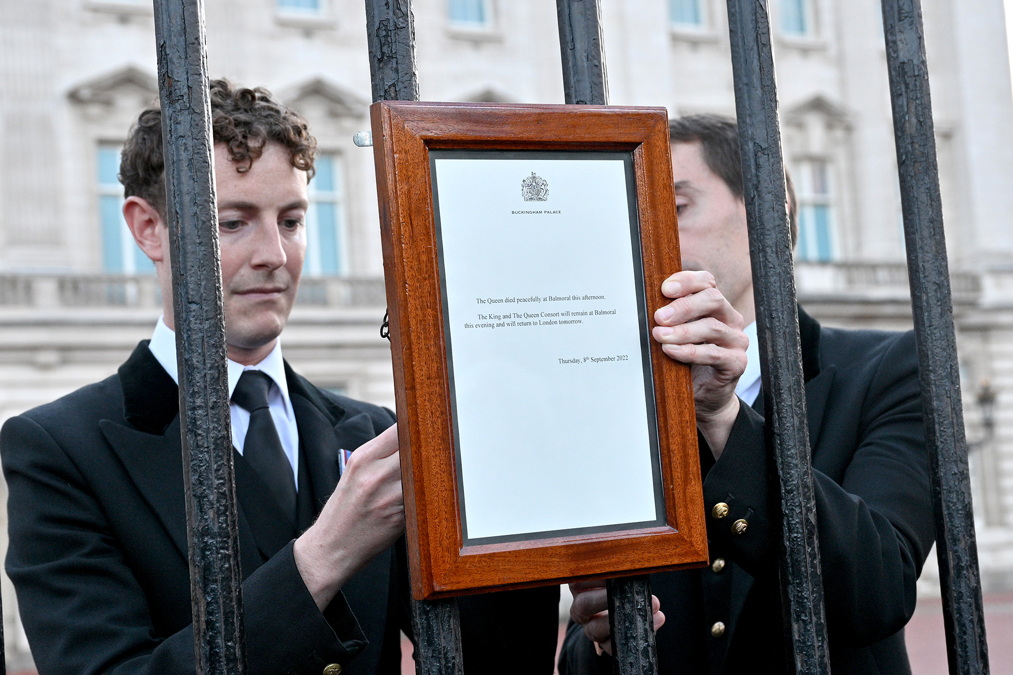 Стало відомо, хто був біля Єлизавети II в останні секунди її життя
